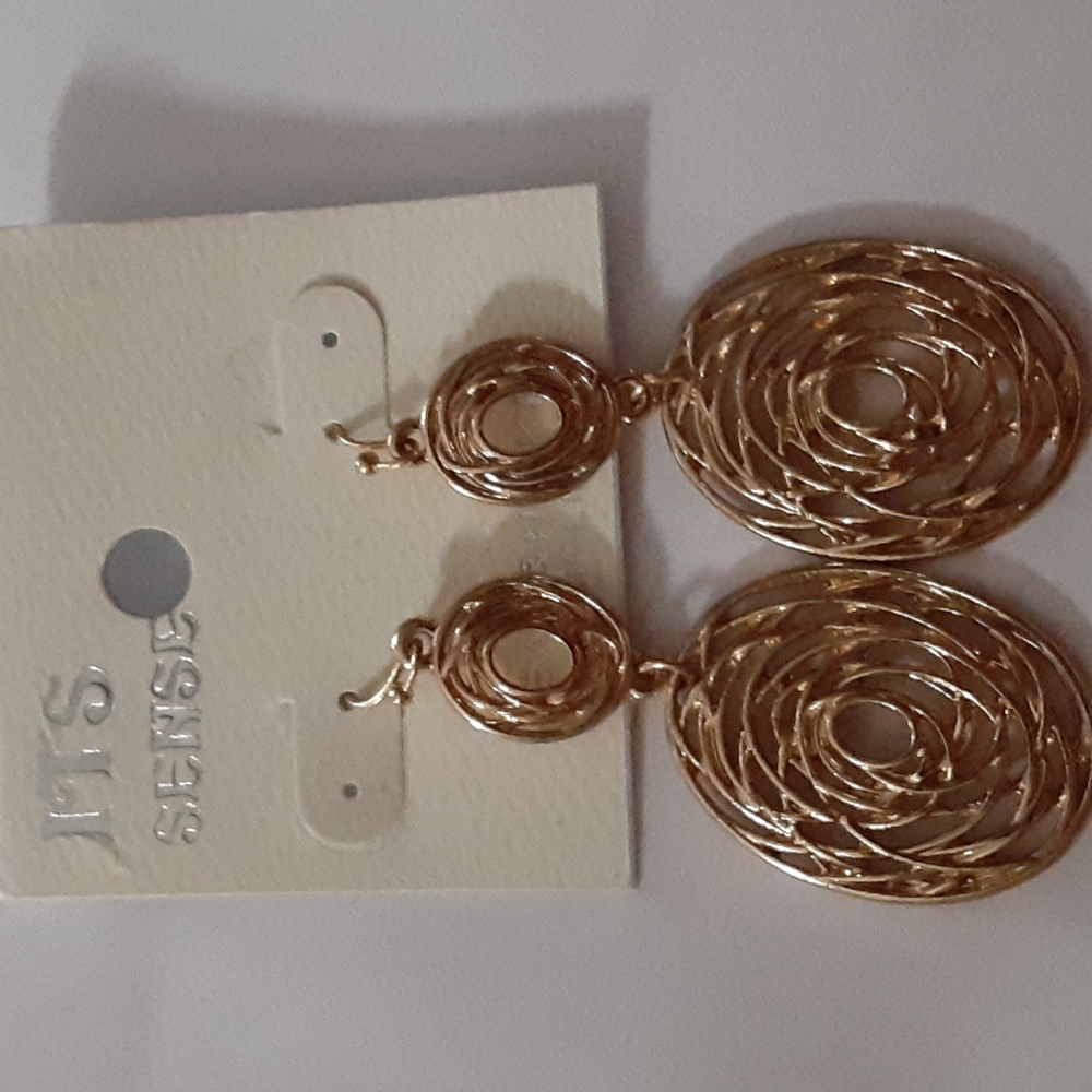 Its Sense Dangle Earrings
